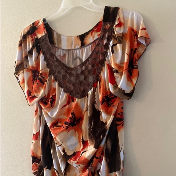 Tops - Women's Multicolor Top with Lace Detail